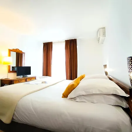 Des Tuileries 3* Ним