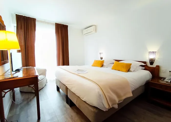 Des Tuileries Ним