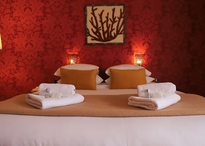 Отель Des Tuileries Ним